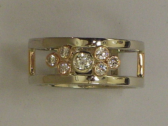 18K Gold and Pave Diamonds with Round Brilliant Center Stone