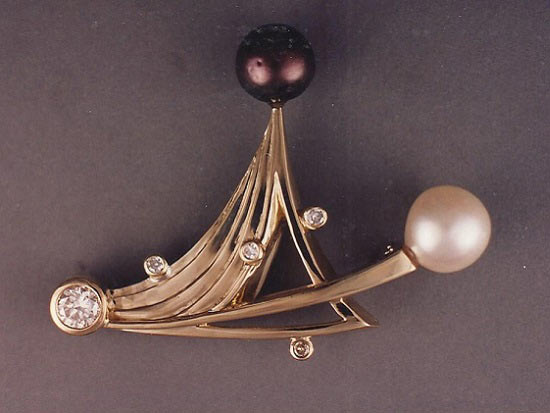Contemporary 14K Yellow Gold Pin With Diamonds & A Large Pearl